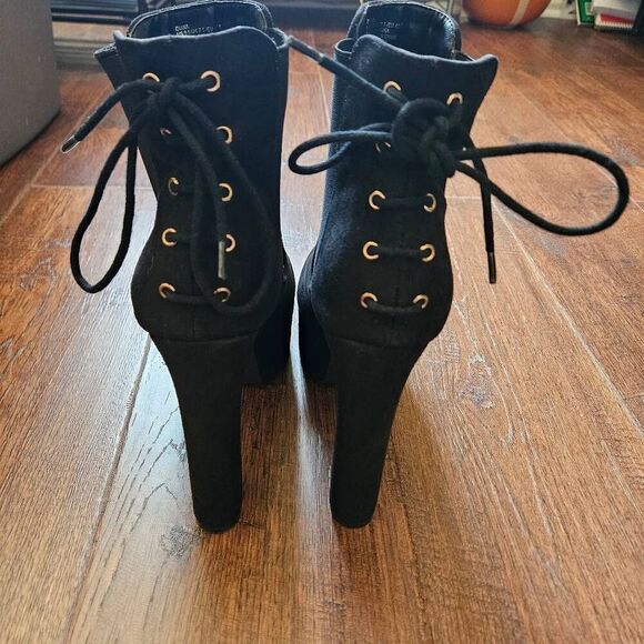 ShoeDazzle Diana Platform Heeled Boots - Picture 4 of 9
